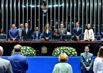 Comenda Ceci Cunha destaca participação da mulher na política