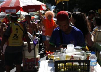 Cresce número de ambulantes registrados como MEI em 2025