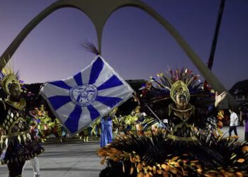 Desfiles do Grupo Especial abrem Carnaval com enredos potentes