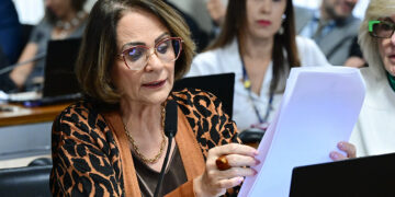 À bancada, em pronunciamento,  senadora Margareth Buzetti (PP-MT).