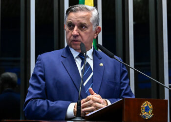 Em discurso, à tribuna, senador Izalci Lucas (PL-DF).