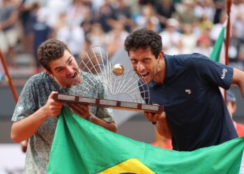 João Fonseca e Marcelo Melo garantem título de duplas do Rio Open