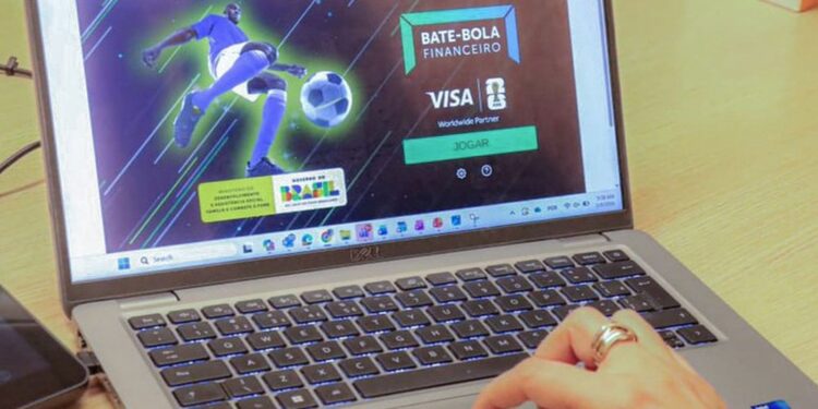 Jogo educativo ensina noções de finanças para famílias no CadÚnico