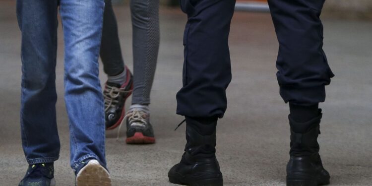 Justiça suspende regras de escolas cívico-militares em SP