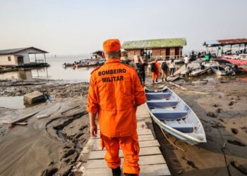 Naufrágio no Amazonas: bombeiros localizam corpo de possível vítima