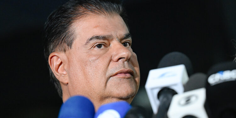 Presidente da Comissão de Relações Exteriores, senador Nelsinho Trad (PSD-MS), concede entrevista.