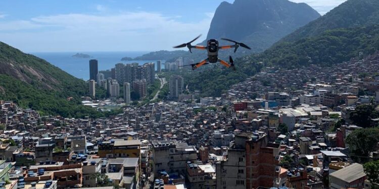 Pesquisa revela desafios de mulheres e famílias nas favelas do país