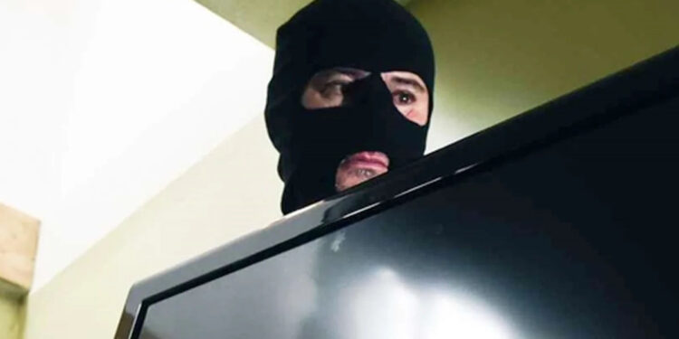 Ladrão de TV sofre facada e tem vísceras expostas