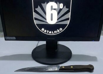 Polícia Militar apreende faca durante abordagem no Porto Geral, em Corumbá