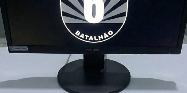 Polícia Militar apreende faca durante abordagem no Porto Geral, em Corumbá