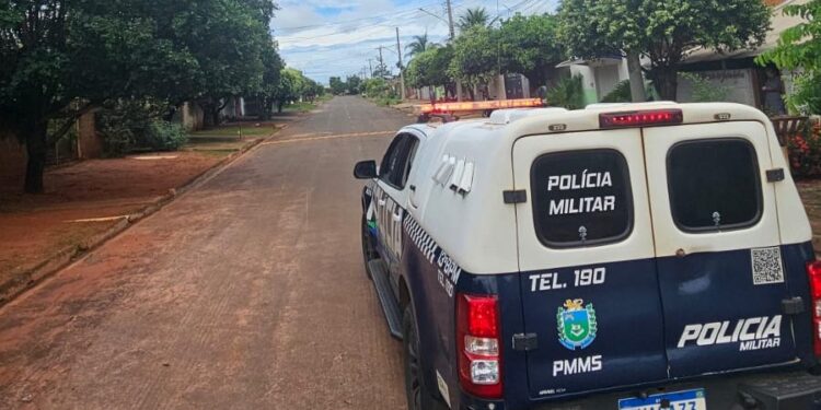 Polícia Militar captura foragido com dois mandados de prisão em aberto após abordagem no centro de Paranaíba