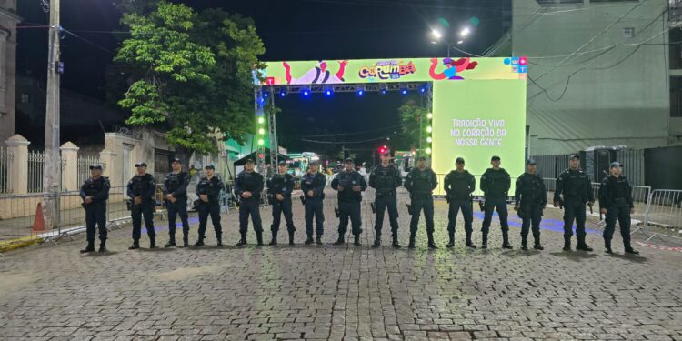 Polícia Militar cumpre mandado de prisão durante o Carnaval de Corumbá
