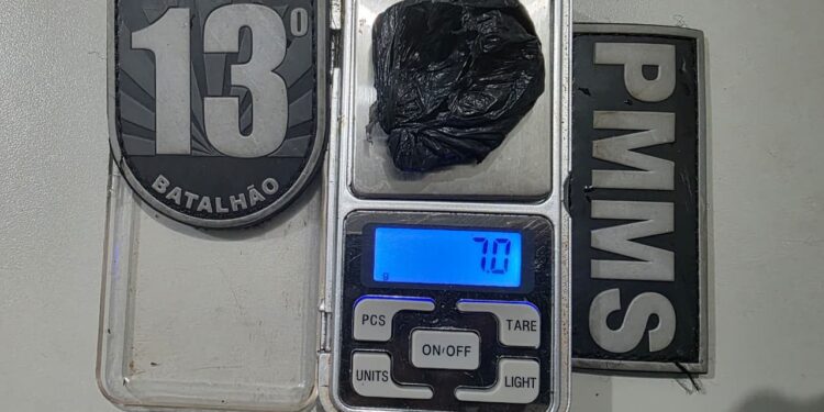 Polícia Militar flagra condutor sem habilitação com entorpecentes em Paranaíba