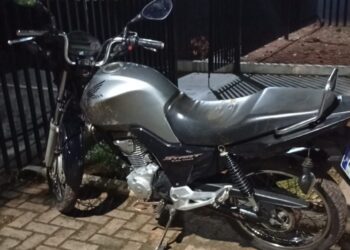 Polícia Militar flagra direção perigosa, apreende motocicleta e conduz condutor à delegacia em Coxim