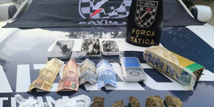 Polícia Militar prende homem por tráfico de drogas em fecha “boca de fumo” em Coxim
