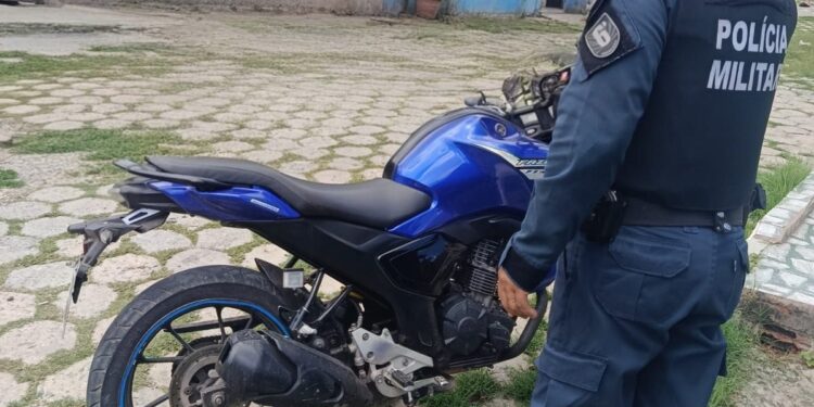 Polícia Militar recupera motocicleta com restrição criminal em Corumbá.