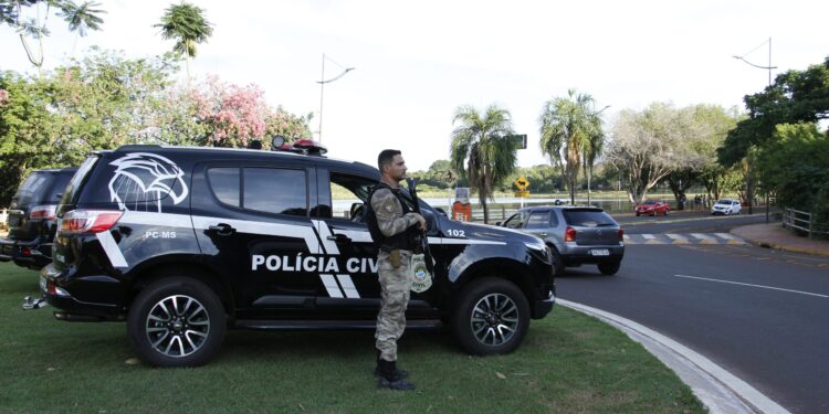 Policiais civis prendem apontados por furtos no mesmo bairro, em Campo Grande