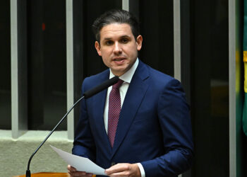 Presidente da Câmara dos Deputados, deputado Hugo Motta (Republicanos-PB) em discurso à tribuna.