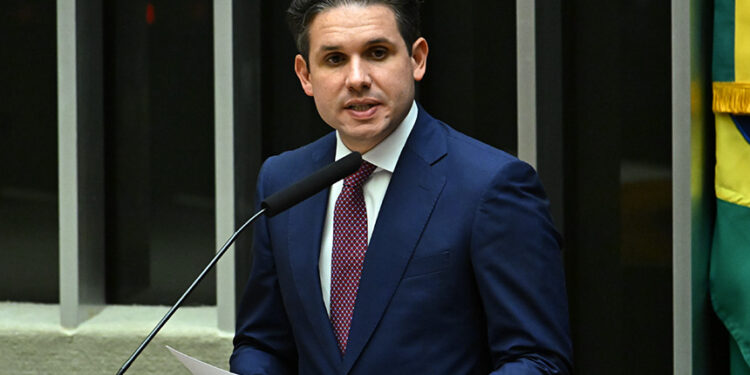 Presidente da Câmara dos Deputados, deputado Hugo Motta (Republicanos-PB) em discurso à tribuna.