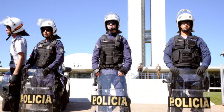 Projeto autoriza PMs e bombeiros reformados a voltarem à ativa