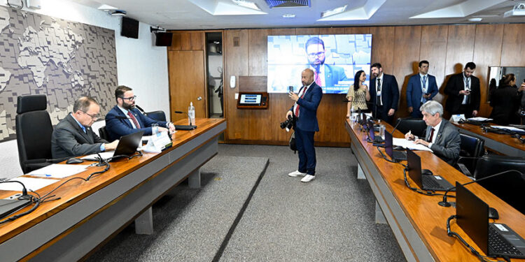 Senador Jaime Bagattoli (PL-RO) em pronunciamento à bancada.