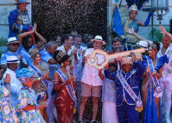 Rei Momo recebe chave da cidade e abre o Carnaval do Rio 2026