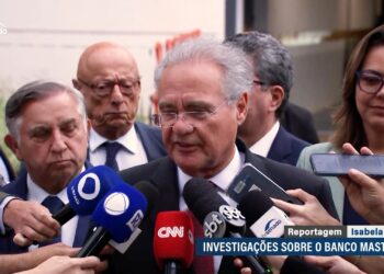 Renan Calheiros defende acesso às investigações do Banco Master