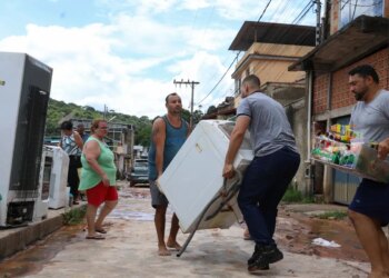 Saúde envia equipes do SUS para áreas atingidas pela chuva em Minas