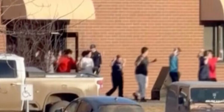 Massacre em escola deixa 10 mortos e 25 feridos no Canadá