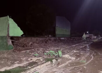 Temporal causa estragos em escola e residências de Coxim