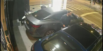 Bandido finge ser manobrista e rouba carro de luxo em São Paulo