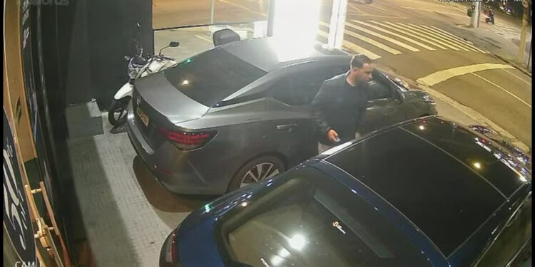 Bandido finge ser manobrista e rouba carro de luxo em São Paulo