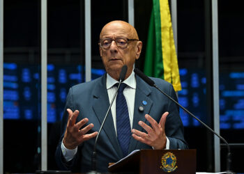 Senador Esperidião Amin (PP-SC) em discurso à tribuna.