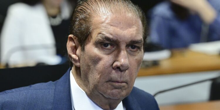 Senador Jader Barbalho tem alta hospitalar depois de 4 dias internado