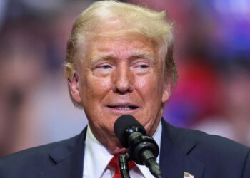 Trump diz que não viu parte racista do vídeo e não se desculpará