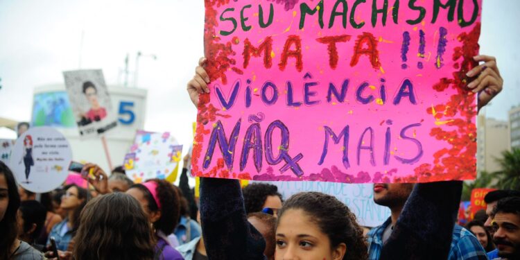 Viva Maria contra a violência: no Carnaval, o Ligue 180 virou música