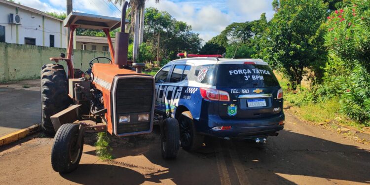 Força Tática recupera trator furtado em Dourados