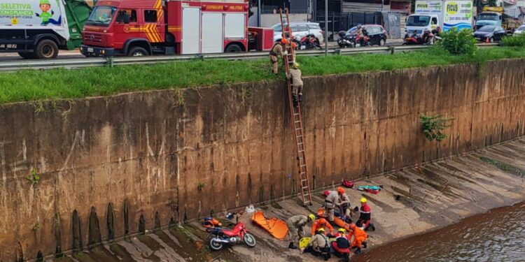 Simulação de resgate mobiliza Bombeiros na Avenida Ernesto Geisel