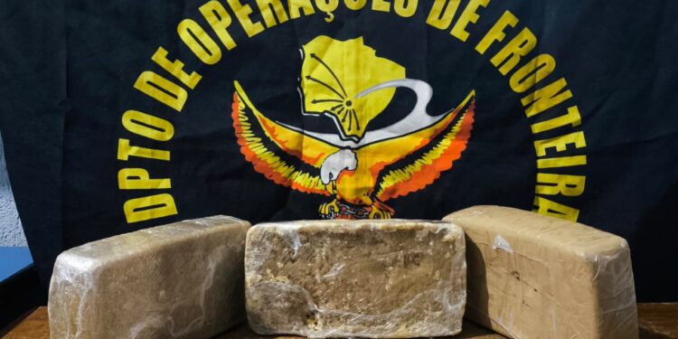 DOF apreende 3 kg de pasta base de cocaína com passageira em Nioaque