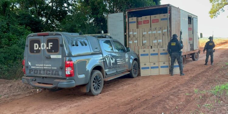Caminhão furtado com cigarros é recuperado pelo DOF em Mundo Novo