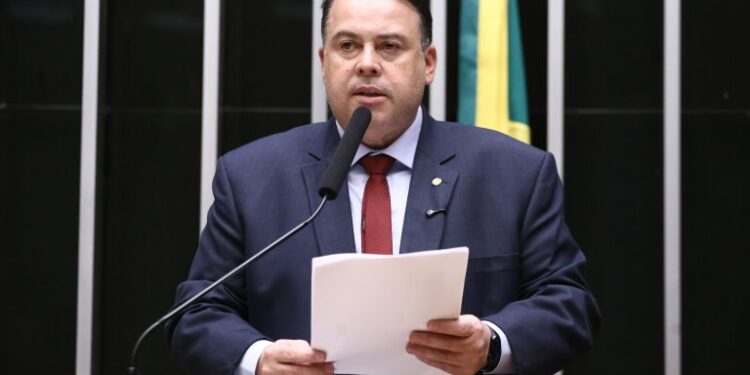 Deputados aprovam projeto que institui a Universidade Federal do Esporte