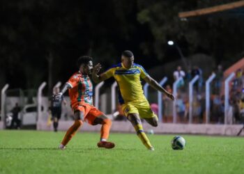 Naviraiense supera DAC e lidera o Estadual