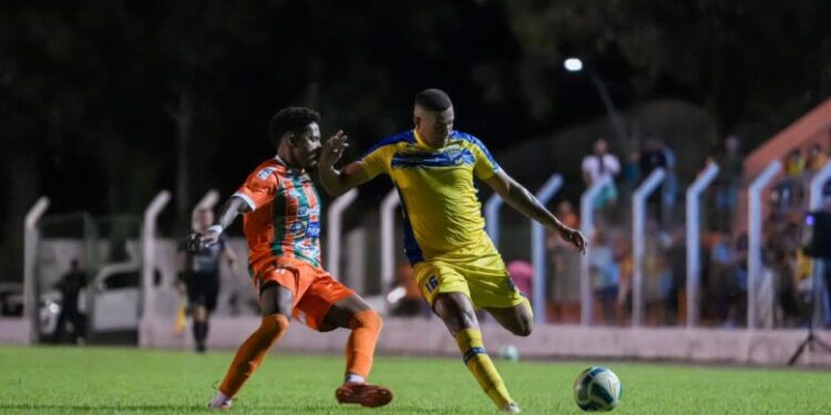 Naviraiense supera DAC e lidera o Estadual