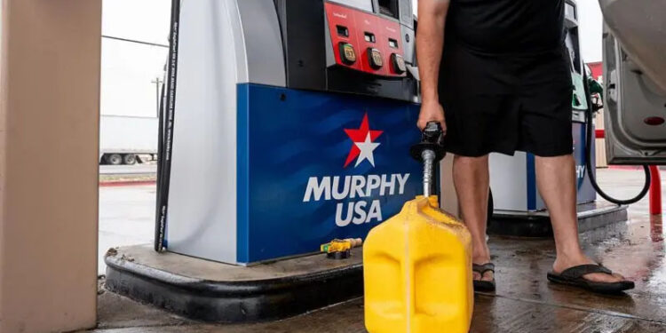 Crise no Irã: G7 avalia liberação de estoques estratégicos para conter alta do petróleo