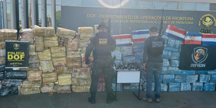 Polícias Civil e Militar prendem sete pessoas por tráfico de drogas e porte ilegal de arma de fogo, em Dourados