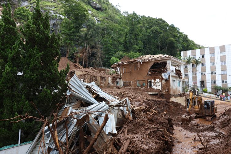 Juiz de Fora (MG), 27/02/2026 - Deslizamento de terra do Morro do Cristo, ocorrido durante a tempestade de segunda-feira, 23 de fevereiro, no Bairro Paineiras. Foto: Rovena Rosa/Agência Brasil
