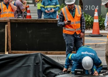 Enel constata gás no buraco aberto por explosão na rua da Consolação