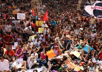 Falta postura de responsabilidade para frear feminicídio, diz ministra