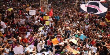 Falta postura de responsabilidade para frear feminicídio, diz ministra