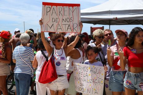 Rio de Janeiro (RJ), 08/03/2026 – Ato do Dia Internacional da Mulher ocupa a praia de Copacabana, na zona sul do Rio, pedindo o fim das violências contra as mulheres. Foto: Tomaz Silva/Agência Brasil